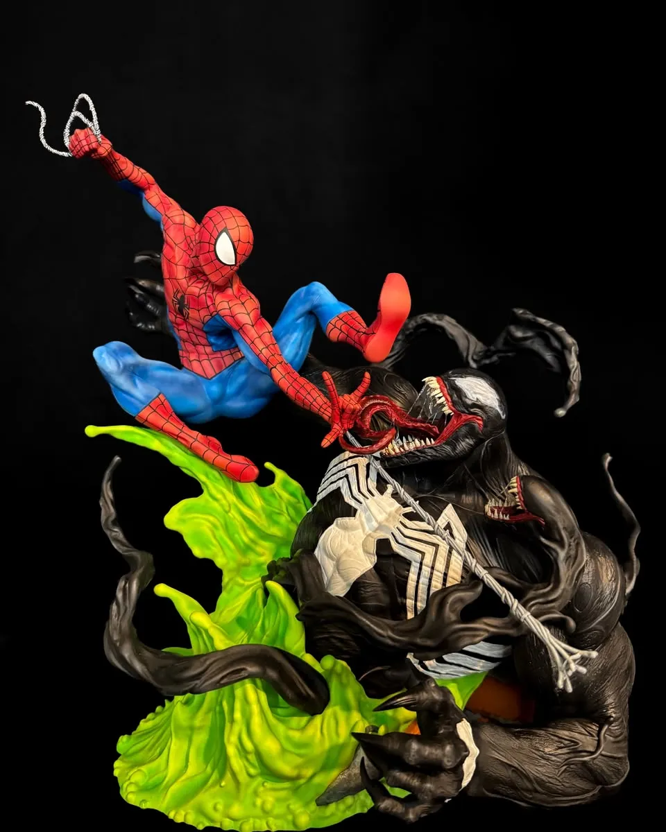 Diorama de Spider vs Alien pintado a mano, figura en pose de lanzamiento de telaraña